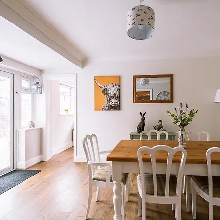 Smiley 3 Bedrooms Sleeps 6 To 8 Дом отдыха