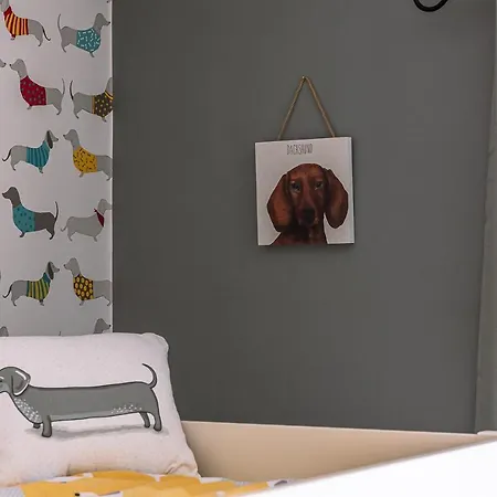 Дом отдыха Smiley 3 Bedrooms Sleeps 6 To 8 *