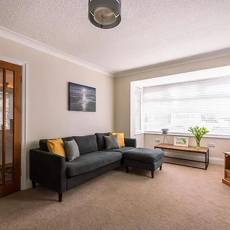 Smiley 3 Bedrooms Sleeps 6 To 8 Дом отдыха
